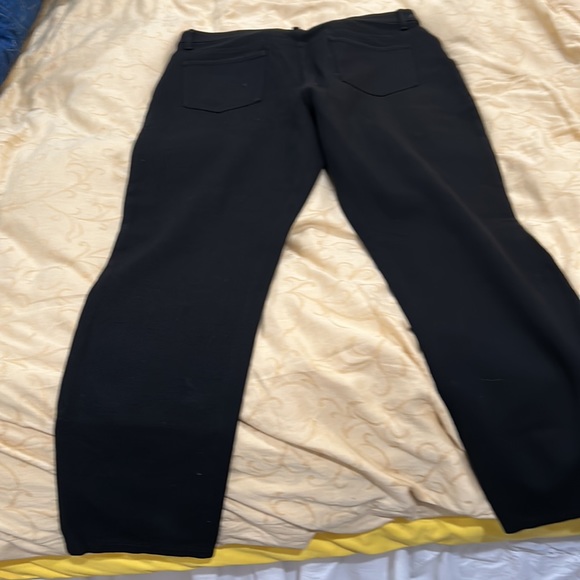 So slimming black jeans w/ leather piping on front pockets size 2.5 - Picture 5 of 5